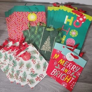 Hallmark Inspirations Gift Bags‎ 20 pack Christmas Holiday Exchange Festivities